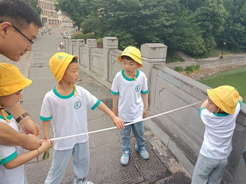 安徽滁州市第一幼儿园 小银杏爱家乡 小脚丫走亭城