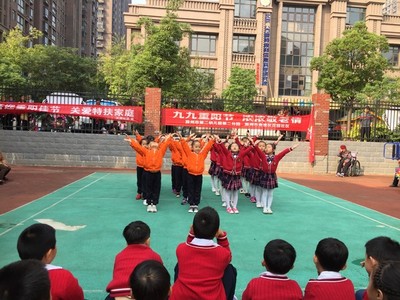南谯区文明办--龙蟠花园社区联合市二幼第二分园开展“九九重阳节,浓浓敬老情”主题活动