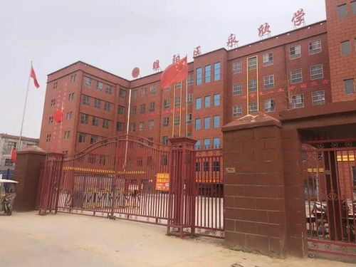 商丘市闫集镇一饲料厂用猪皮等下脚料进行炼油,臭味刺鼻