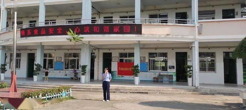 常山市监8090宣讲团进校讲好食品安全第一课